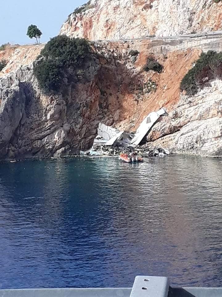 Kontrolden çıkan tır denize uçtu, sürücü hafif yaralandı 