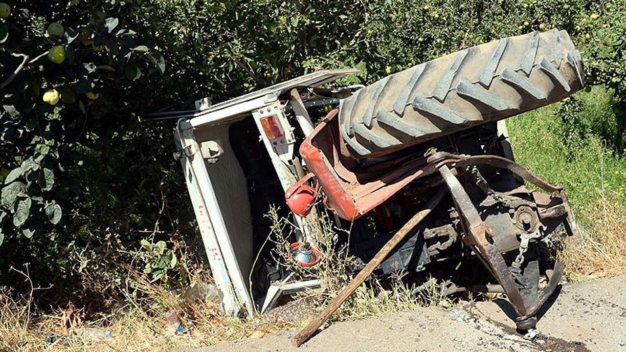 Kontrolden çıkan traktör devrildi! Sürücü hayatını kaybetti