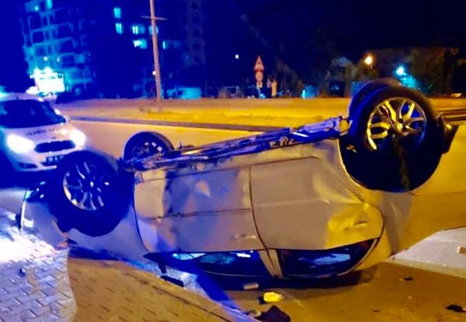 Kontrolden çıkarak karşı şeride geçen otomobil takla attı, sürücü ağır yaralandı 