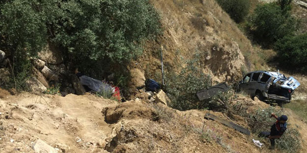 Kontrolden çıkıp şarampole yuvarlandılar! Biri bebek 2 kişi öldü, 4 kişi yaralandı