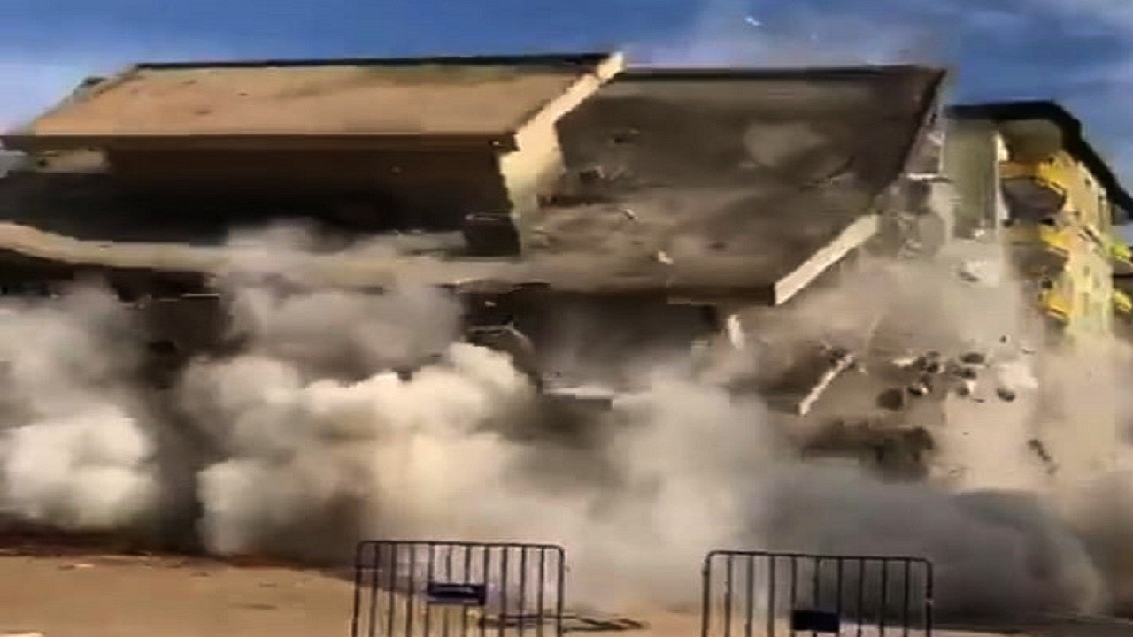 Kontrollü yıkım sırasında bina aniden çöktü