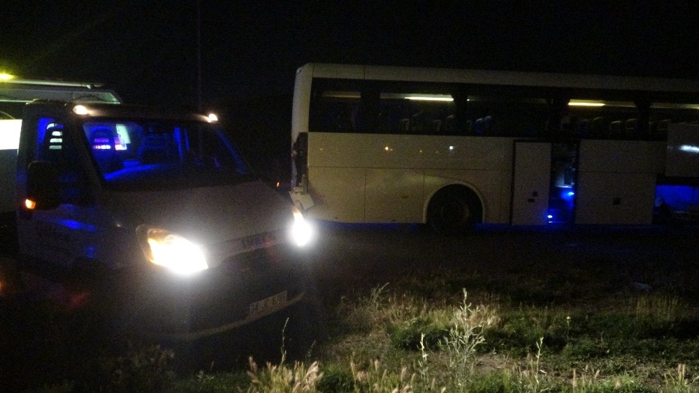Kontrolsüz çıkan tır kazaya neden oldu: 9 yaralı 