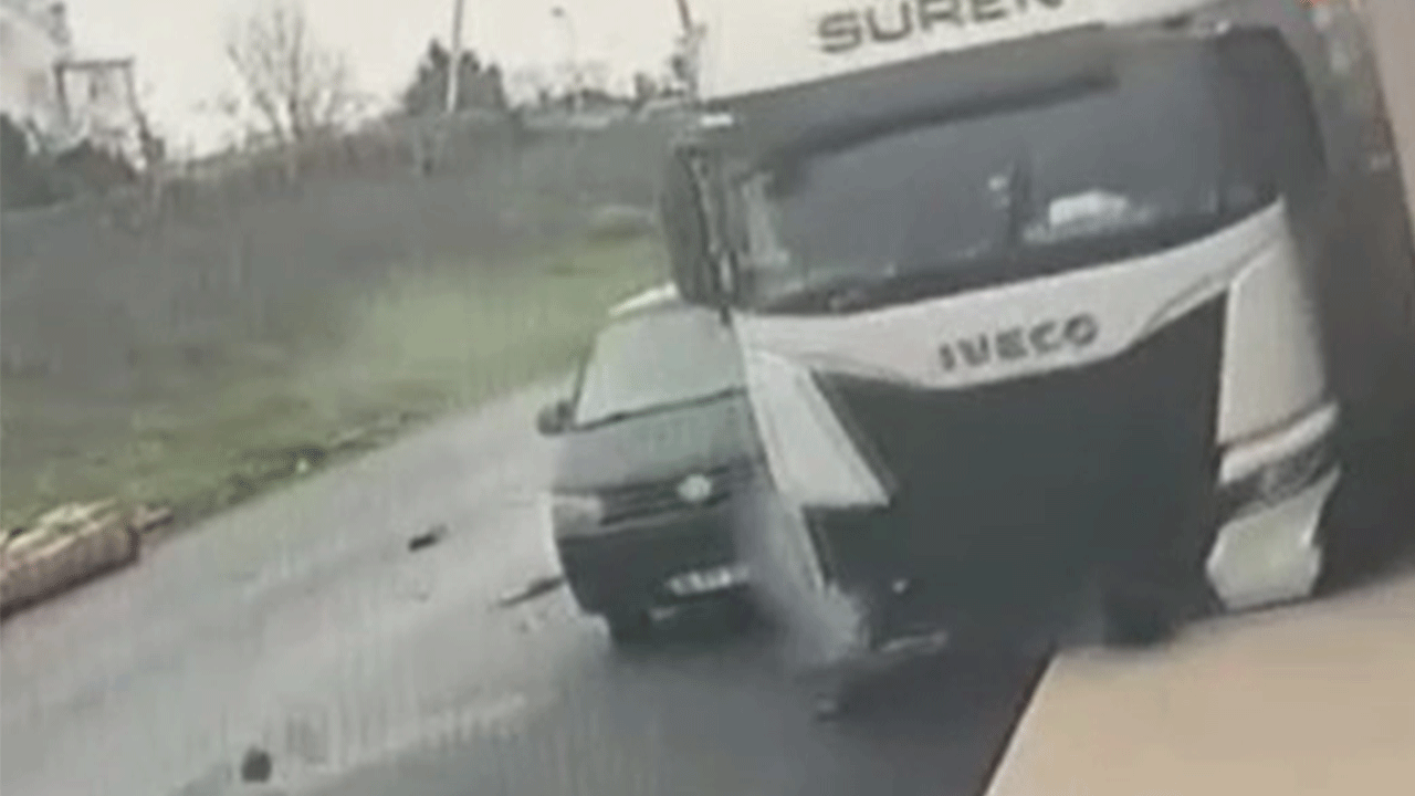 Kontrolünü kaybeden tır her şeyi önüne katıp götürdü!!!