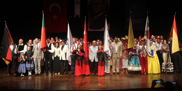 Konuk ülke dansçıları küçükçekmecelilerle buluştu