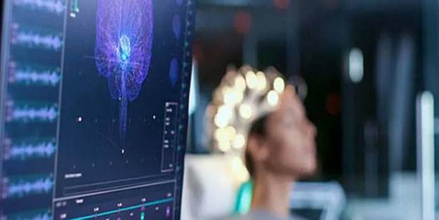 Konuşamayan felçli adamın beyin dalgaları cümlelere dönüştürüldü