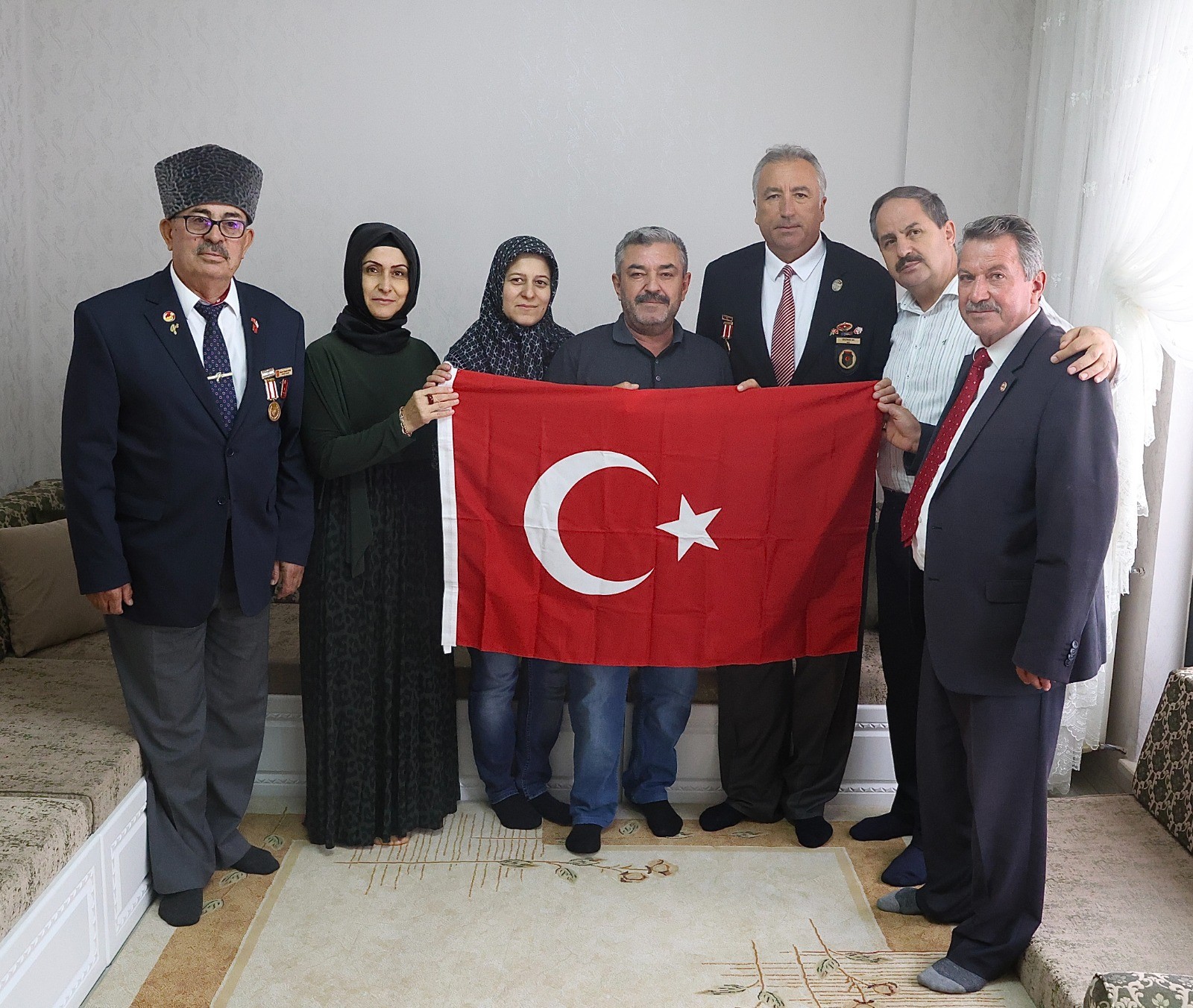 Konya Büyükşehir Şehit ve Gazi yakınlarını düzenli ziyaret ederek gönüllere giriyor