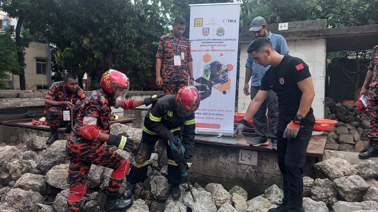 Konya Büyükşehir TİKA iş birliğiyle Bangladeş'te itfaiyecilere eğitim verdi