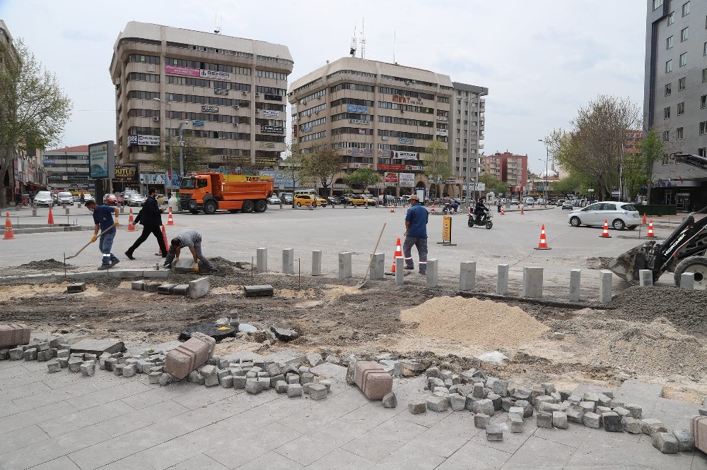 Konya Büyükşehir trafiği rahatlatmak için kavşaklarda düzenleme yapılıyor 
