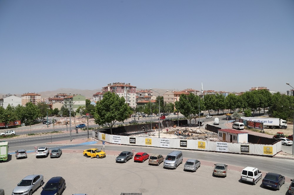 Konya Büyükşehir’den bir yaya üst geçidi daha 