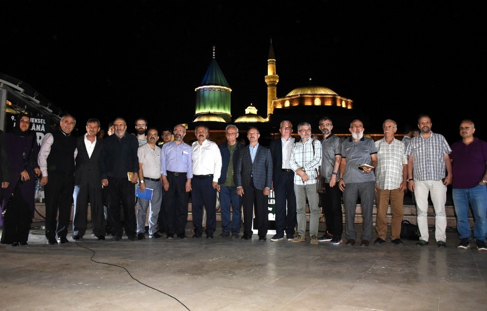 Konya Mevlana Şiir Şöleninde şiire doydu 