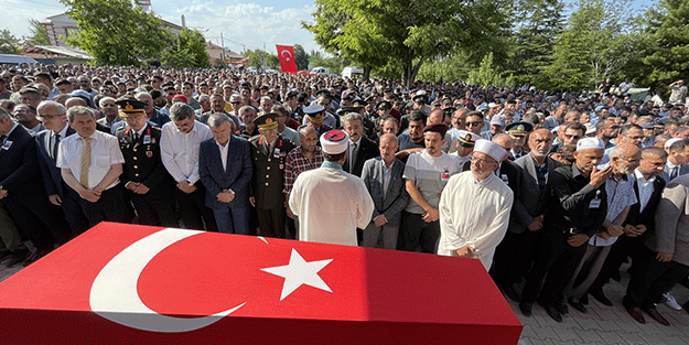 Konya şehidini son yolculuğuna uğurladı