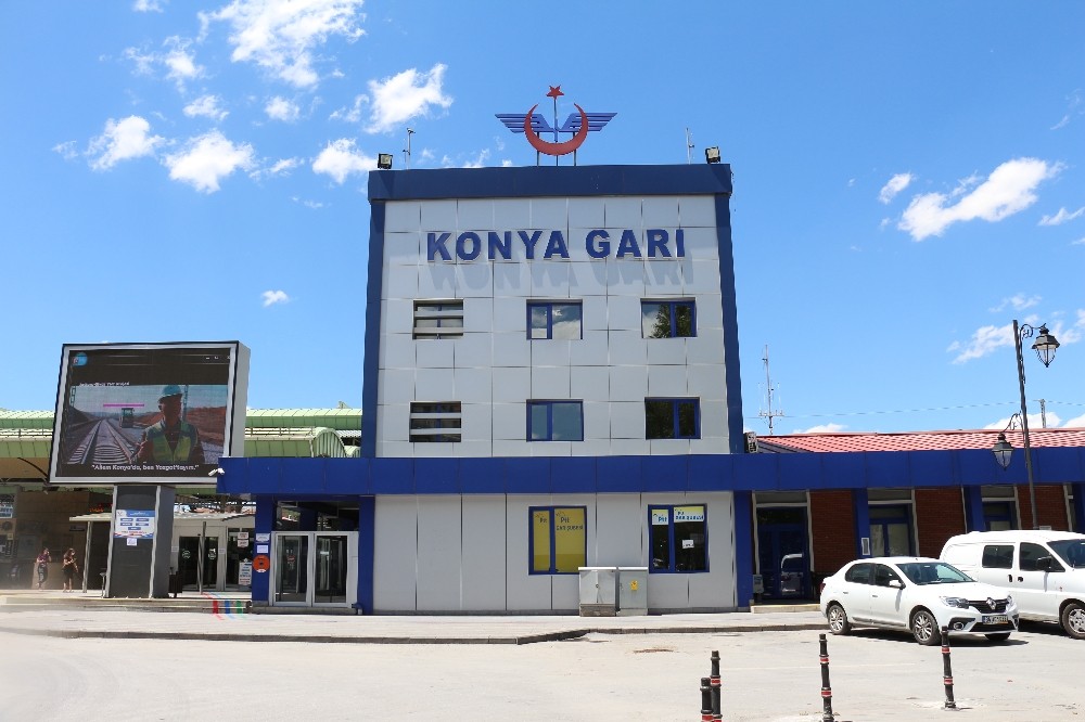 Konya Tren Garı’nda YHT seferi hazırlığı 