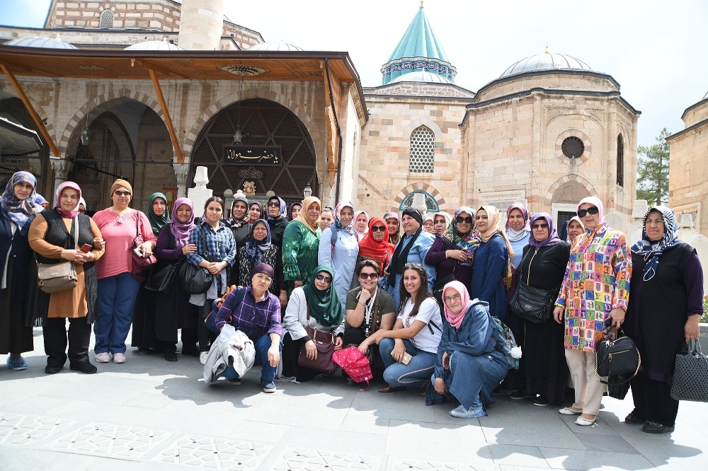 Konya yolcularını Başkan Köse uğurladı 