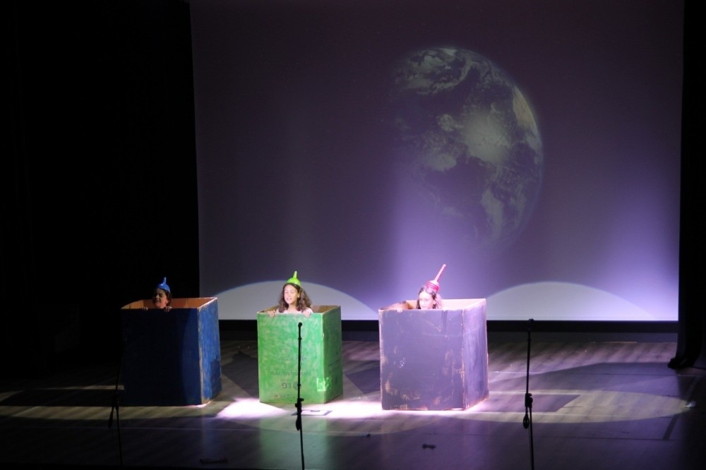 Konyaaltı Belediyesi Çocuk Tiyatrosu sahne aldı 