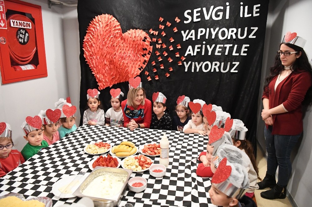 Konyaaltı Belediyesi Kreşlerinde “sevgi pastası” 