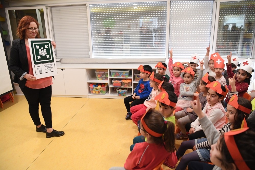Konyaaltı Belediyesi Kreşlerinde sivil savunma eğitimi 
