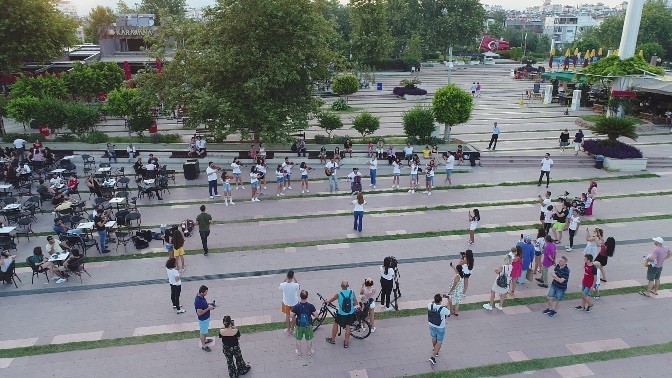 Konyaaltı Belediyesi Oda Orkestrasından Flash Mob 