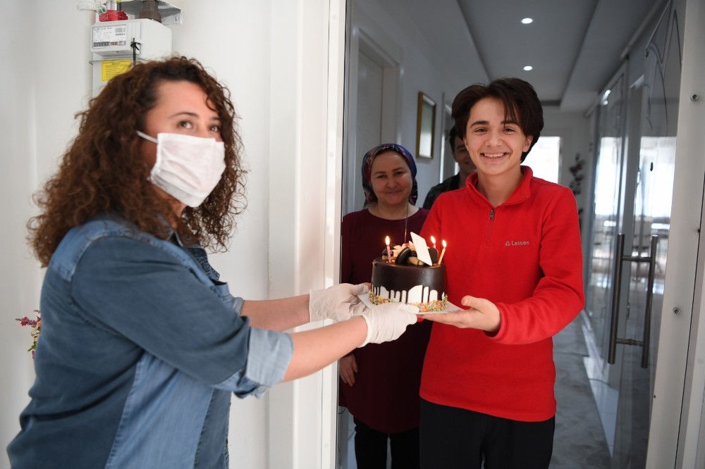 Konyaaltı Belediyesi’nden 20 yaş altı gence doğum günü sürprizi 