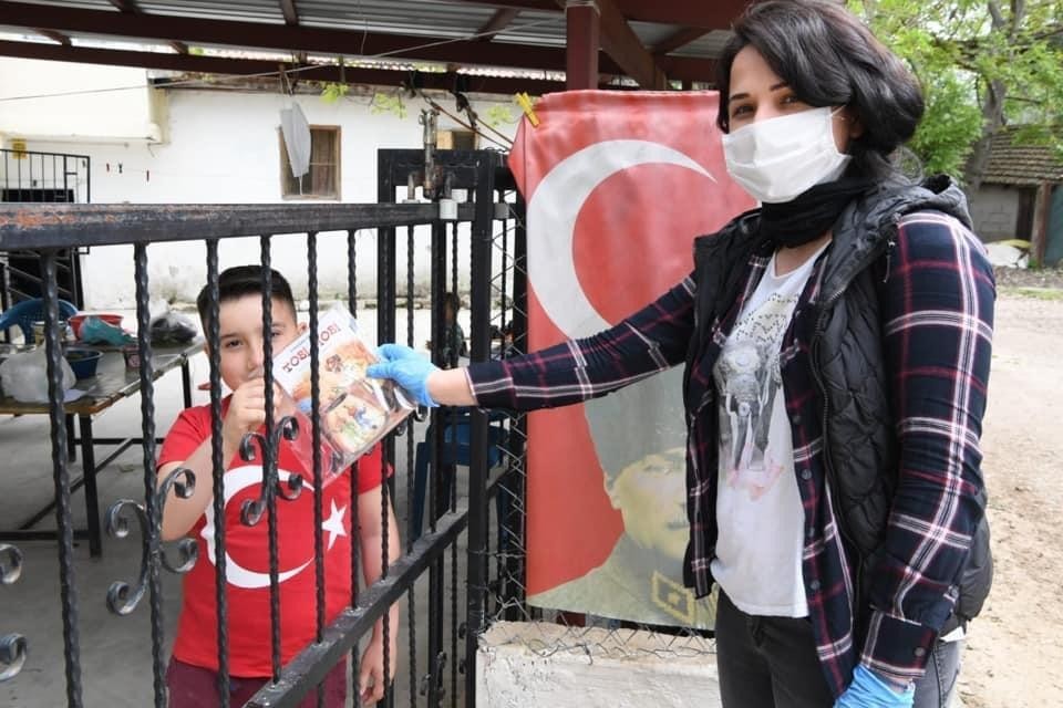 Konyaaltı’nda kitaplar çocuklara ulaştı 
