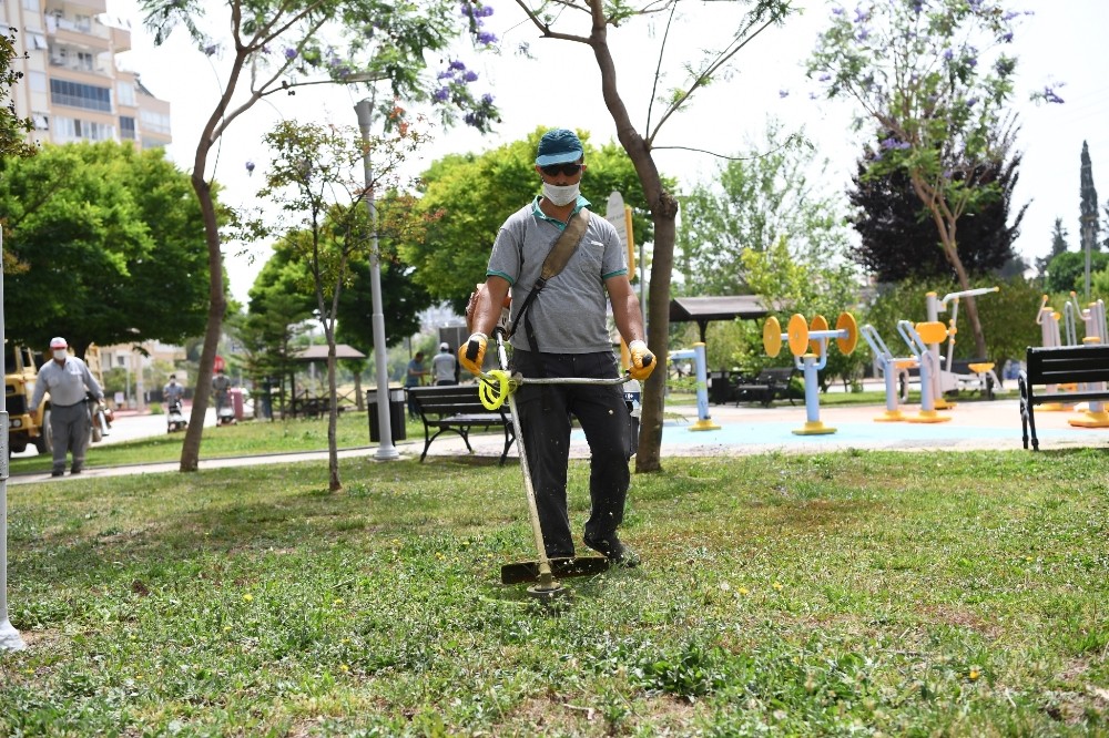 Konyaaltı’nda parklar temizlendi 