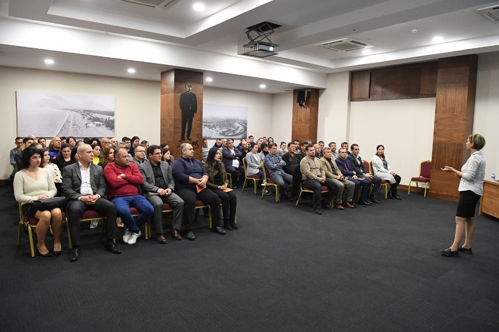 Konyaaltı’nda personele ‘İş Sağlığı ve Güvenliği’ anlatıldı 