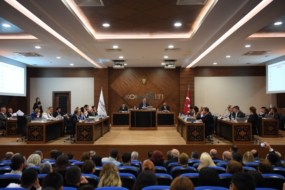 Konyaaltı’nda Semih Esen başkanlığında ilk meclis 