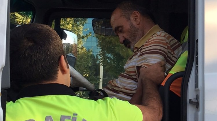 Konya'da alkolün etkisiyle direksiyon başında sızıp kaldı!