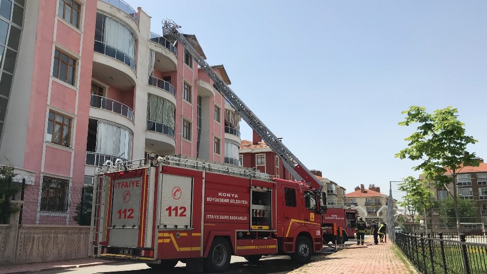 Konya’da apartman çatısında çıkan yangın korkuttu 