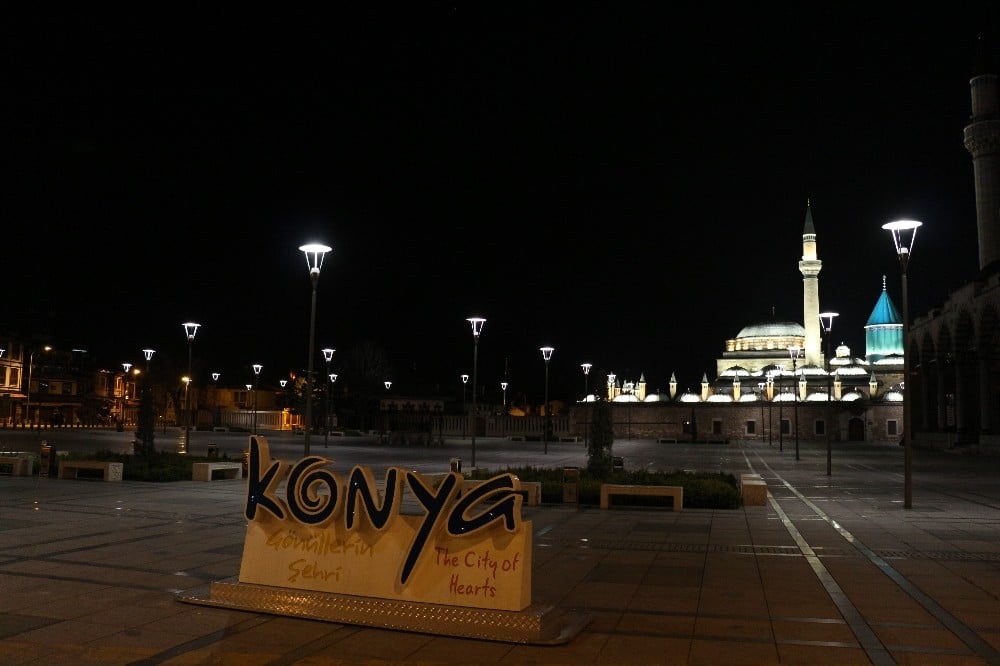 Konya’da cadde ve sokaklar boşaldı 