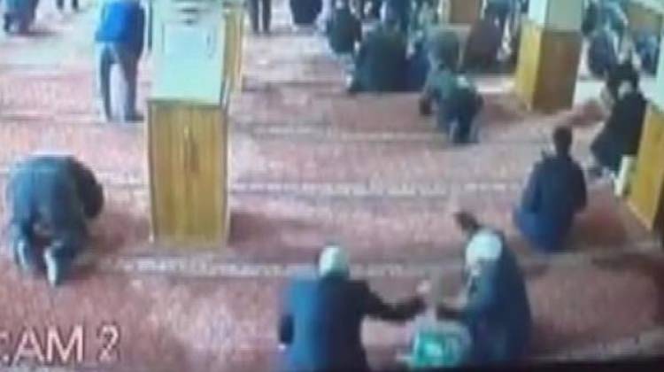 Konya'da camideki hırsıza cemaatten dayak!