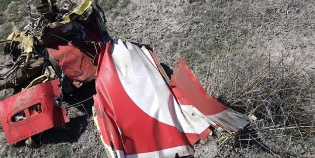 Konya'da düşen uçağın enkazından ilk görüntüler