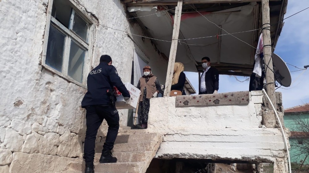Konya’da her gün 2 bin 500 kişiye yardım ulaştırılıyor 