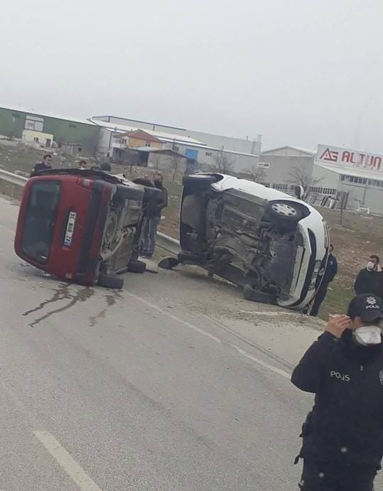 Konya’da iki otomobil çarpıştı: 4 yaralı 