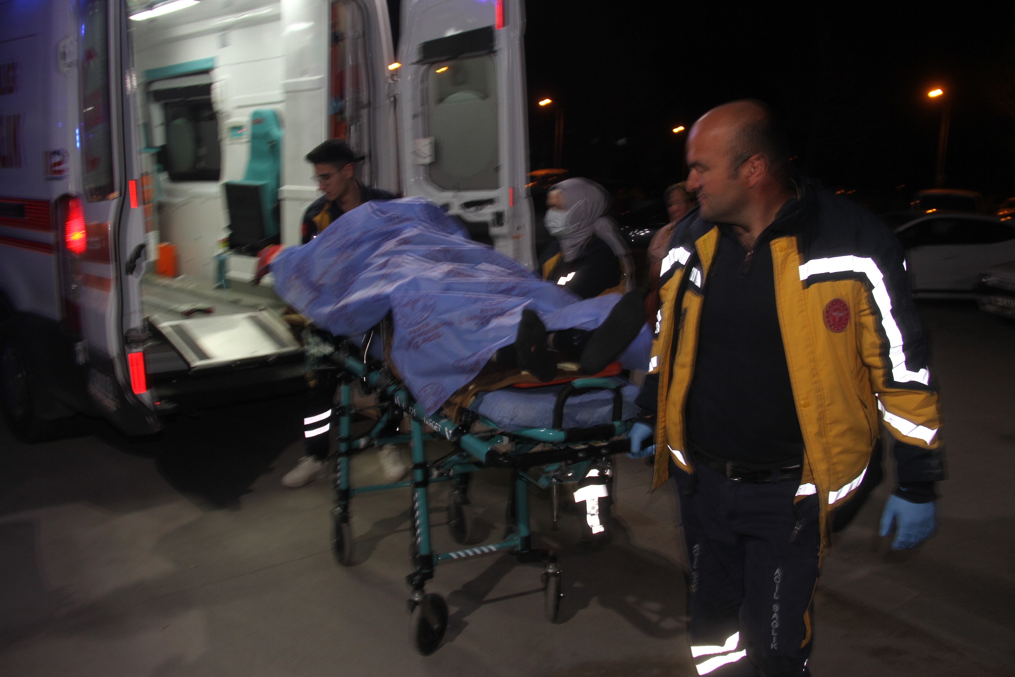 Konya'da ineğin teptiği şahıs hastanelik oldu