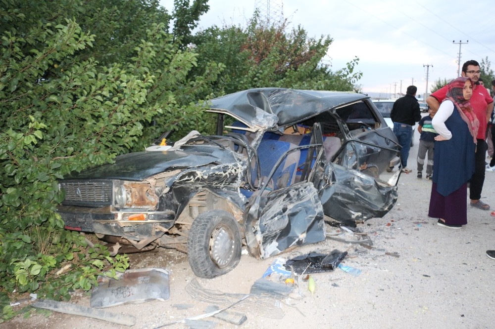 Konya’da kamyon ile otomobil çarpıştı: 5 yaralı 