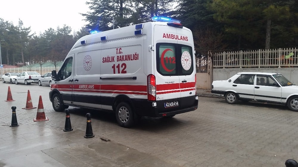 Konya’da kontrolden çıkan otomobil takla attı: 3 yaralı 