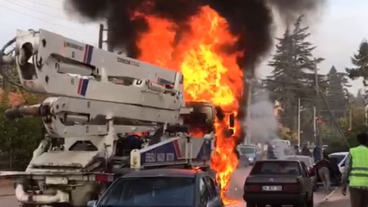 Konya'da korku dolu anlar! Beton pompası alev alev yandı
