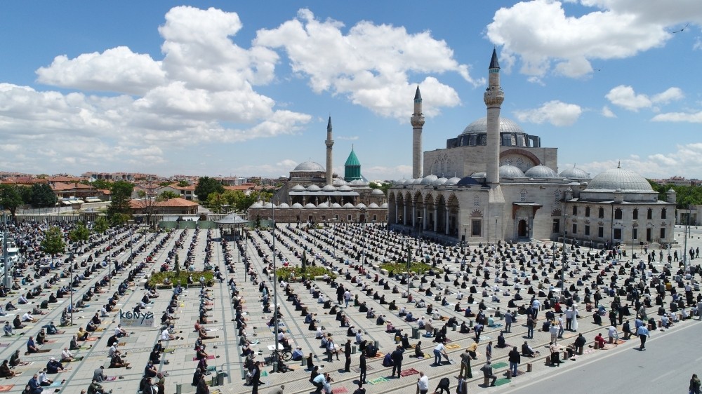 Konya’da normalleşme sürecinin ilk cuma namazı kılındı 