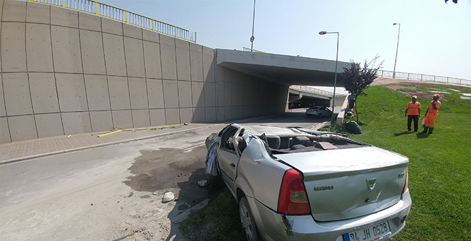 Konya'da otomobil köprüden uçtu: 1 yaralı