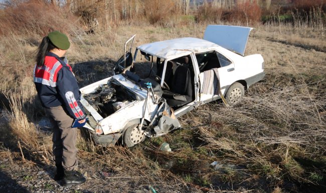 Konya'da otomobil şarampole devrildi: 1 ölü, 1 yaralı