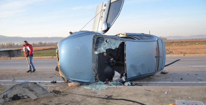 Konya'da otomobil takla attı: 1 kişi öldü, 1 kişi yaralı