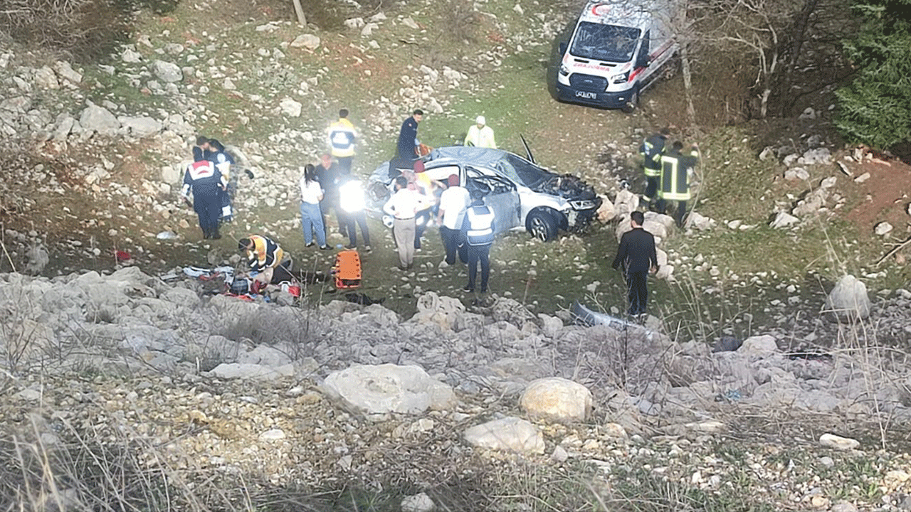 Konya'da otomobil uçuruma yuvarlandı: İki kişi hayatını kaybetti!