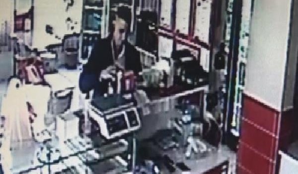 Konya'da sadaka kutularını çalan hırsız güvenlik kamerasında