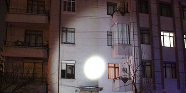 Konya'da 4 katlı apartman öyle bir sallandı ki...