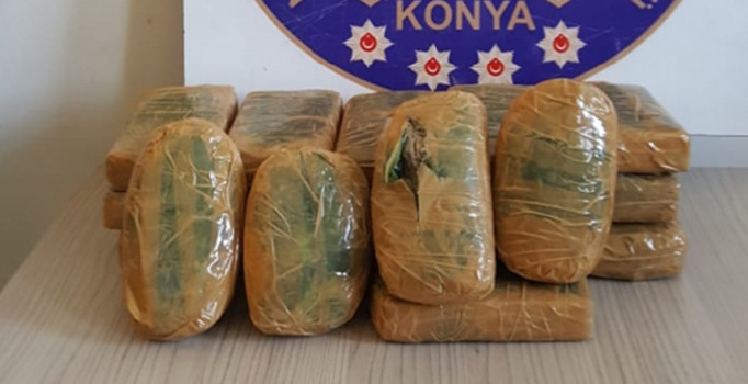 Konya'da şüphe üzerine durdurulan otomobilde 11 kilo eroin ele geçirildi