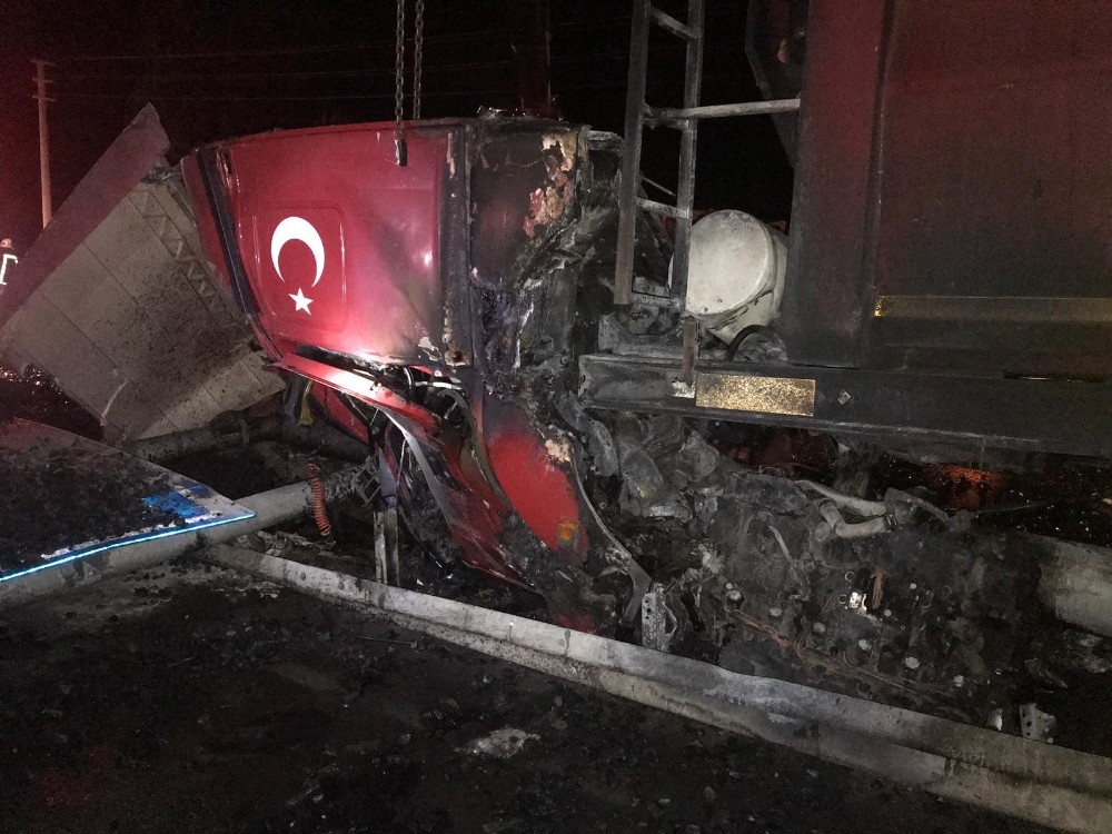 Konya’da tır bariyerlere çarptı: 1 ölü 