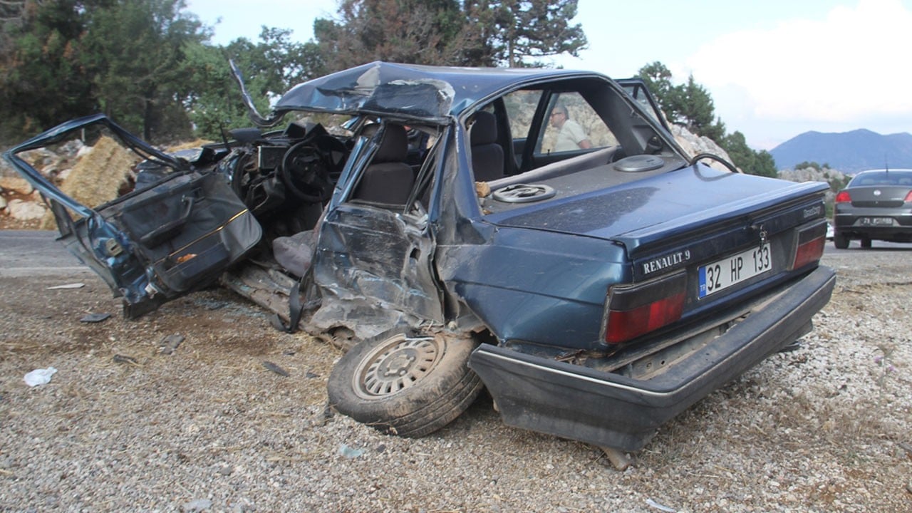 Konya'da TIR otomobili ezdi: 1 kişi öldü, 3 kişi yaralandı
