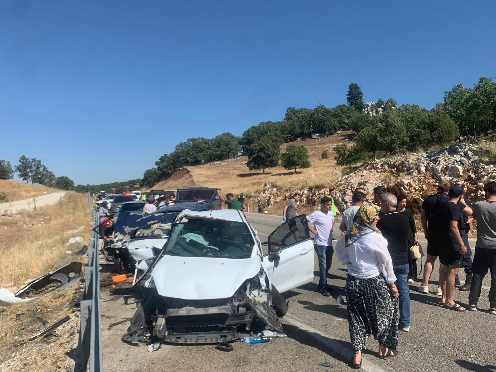 Konya'da üç aracın karıştığı kazada 7 yaralı