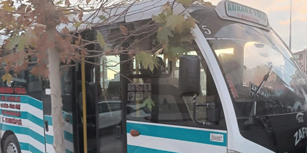 Yolcu minibüsü kaza yaptı: Yaralılar var