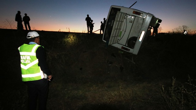 Konya'da yolcu otobüsü devrildi: 23'ü öğrenci 27 yaralı